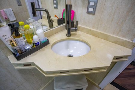 Banheiro social  de casa para alugar com 2 quartos, 250m² em Taboão, Diadema