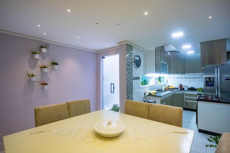 Casa para alugar com 250m², 2 quartos e 2 vagas Casa para alugar com 250m², 2 quartos e 2 vagasSala de jantar