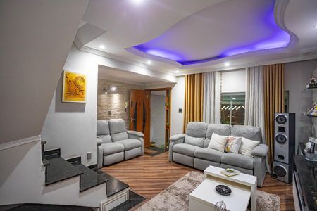 Casa para alugar com 250m², 2 quartos e 2 vagas Casa para alugar com 250m², 2 quartos e 2 vagasSala