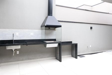 Casa de condomínio para alugar com 196m², 3 quartos e 4 vagas