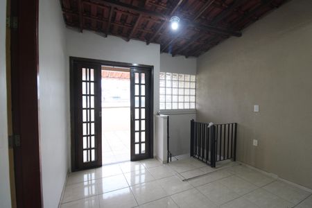 Casa de condomínio à venda com 80m², 3 quartos e 1 vagaTerraço