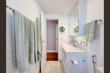 Apartamento à venda com 92m², 2 quartos e 2 vagas Apartamento à venda com 92m², 2 quartos e 2 vagasBanheiro Suíte 2
