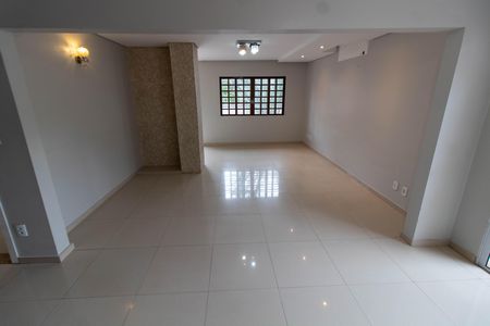 SALA de casa para alugar com 3 quartos, 210m² em Chácara da Barra, Campinas