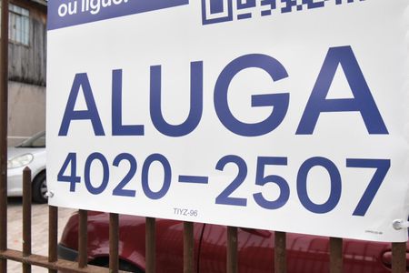 Código de casa para alugar com 2 quartos, 80m² em Capão da Imbuia, Pinhais