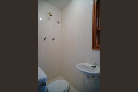 Casa de condomínio à venda com 450m², 4 quartos e 4 vagasBanheiro de serviço