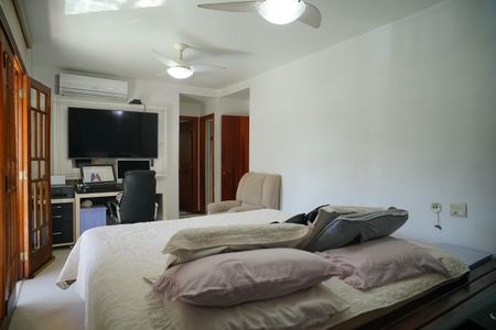 Casa de condomínio à venda com 450m², 4 quartos e 4 vagasSuíte 3