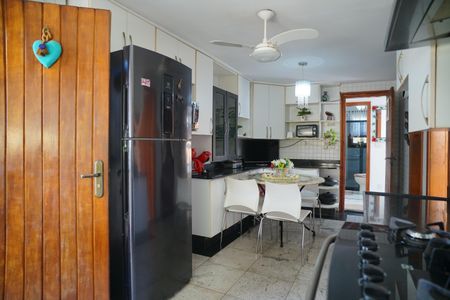 Casa de condomínio à venda com 450m², 4 quartos e 4 vagasCozinha