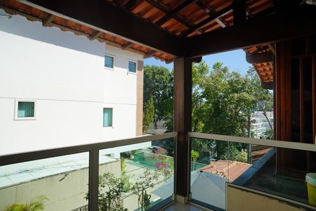 Casa de condomínio à venda com 450m², 4 quartos e 4 vagasVaranda da Suíte 2
