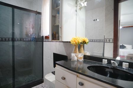 Casa de condomínio à venda com 450m², 4 quartos e 4 vagasBanheiro da Suíte 3