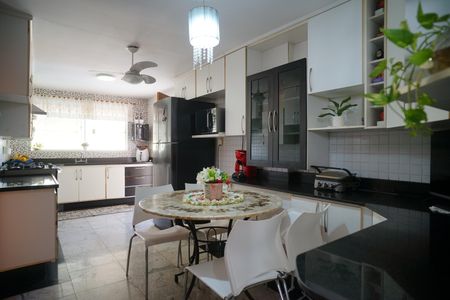 Casa de condomínio à venda com 450m², 4 quartos e 4 vagasCozinha