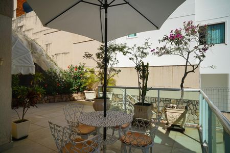 Casa de condomínio à venda com 450m², 4 quartos e 4 vagasVaranda