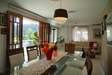 Sala de casa de condomínio à venda com 4 quartos, 450m² em Camboinhas, Niterói