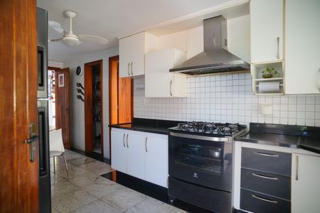 Casa de condomínio à venda com 450m², 4 quartos e 4 vagasCozinha