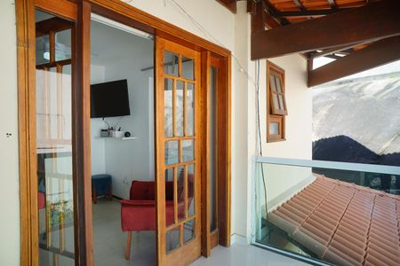 Casa de condomínio à venda com 450m², 4 quartos e 4 vagasVaranda da Suíte 2