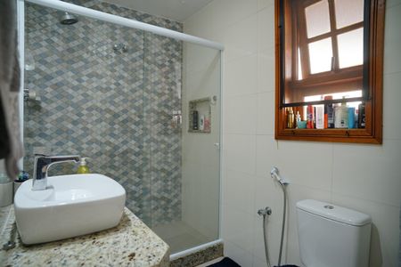 Casa de condomínio à venda com 450m², 4 quartos e 4 vagasBanheiro da Suíte 2