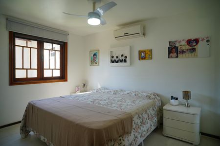 Casa de condomínio à venda com 450m², 4 quartos e 4 vagasSuíte