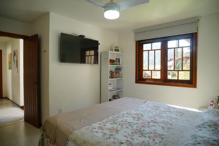Casa de condomínio à venda com 450m², 4 quartos e 4 vagasSuíte