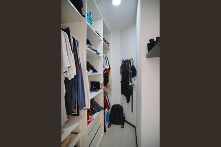 Casa de condomínio à venda com 450m², 4 quartos e 4 vagasCloset da Suíte 2