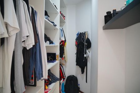 Casa de condomínio à venda com 450m², 4 quartos e 4 vagasCloset da Suíte 2