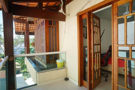 Casa de condomínio à venda com 450m², 4 quartos e 4 vagasVaranda da Suíte 2