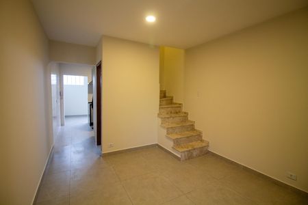 Casa de condomínio para alugar com 120m², 2 quartos e 2 vagasSala