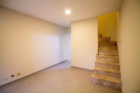 Casa de condomínio para alugar com 120m², 2 quartos e 2 vagasSala