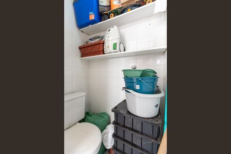 Apartamento à venda com 70m², 2 quartos e 1 vaga Apartamento à venda com 70m², 2 quartos e 1 vagaBanheiro da Área de Serviço