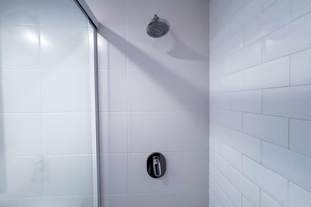 Banheiro social de apartamento para alugar com 1 quarto, 30m² em Sumaré, São Paulo