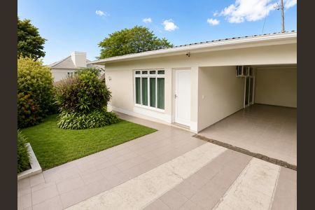Casa para alugar com 180m², 3 quartos e 1 vaga Casa para alugar com 180m², 3 quartos e 1 vagaFachada