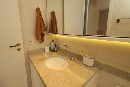 Apartamento à venda com 70m², 1 quarto e 2 vagasBanheiro da Suíte