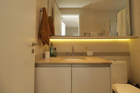 Apartamento à venda com 70m², 1 quarto e 2 vagasBanheiro da Suíte