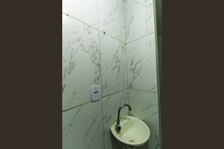 Banheiro de kitnet/studio para alugar com 1 quarto, 12m² em Quarta Parada, São Paulo