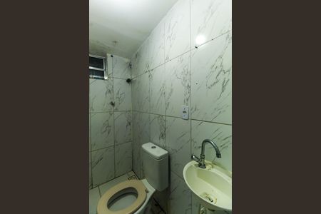 Banheiro de kitnet/studio para alugar com 1 quarto, 12m² em Quarta Parada, São Paulo