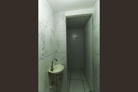 Banheiro de kitnet/studio para alugar com 1 quarto, 12m² em Quarta Parada, São Paulo