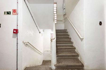 Apartamento para alugar com 55m², 3 quartos e sem vaga Apartamento para alugar com 55m², 3 quartos e sem vagaEscada
