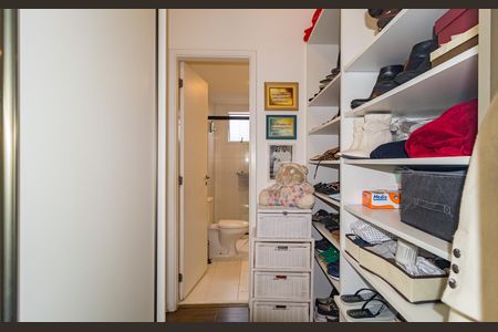 Apartamento à venda com 148m², 4 quartos e 2 vagas Apartamento à venda com 148m², 4 quartos e 2 vagasCloset - Suíte 2