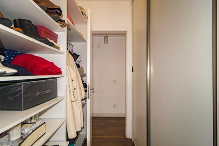 Apartamento à venda com 148m², 4 quartos e 2 vagas Apartamento à venda com 148m², 4 quartos e 2 vagasCloset - Suíte 2