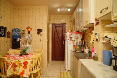 Cozinha de apartamento para alugar com 2 quartos, 109m² em Zacarias, Maricá