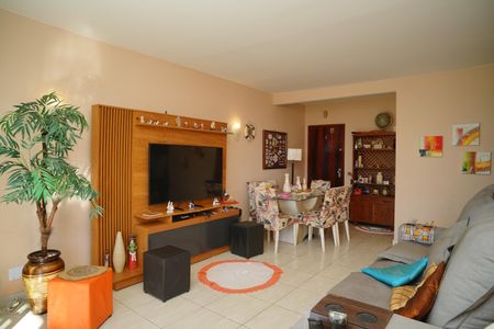 Sala de apartamento para alugar com 2 quartos, 109m² em Zacarias, Maricá