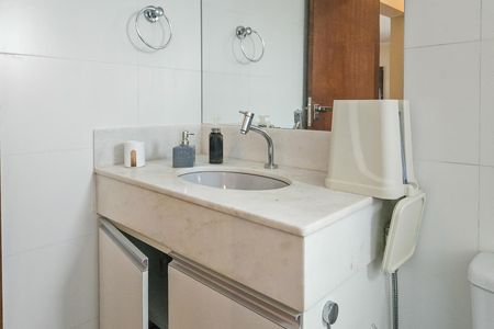 Casa de condomínio para alugar com 450m², 4 quartos e 2 vagas