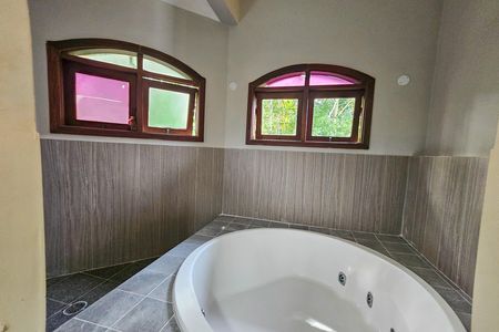 Casa de condomínio para alugar com 450m², 4 quartos e 2 vagas