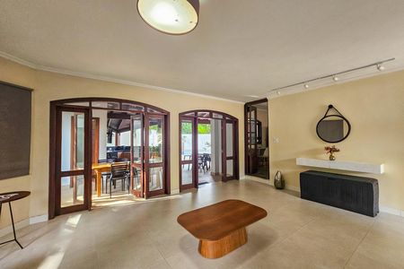 Casa de condomínio para alugar com 450m², 4 quartos e 2 vagas