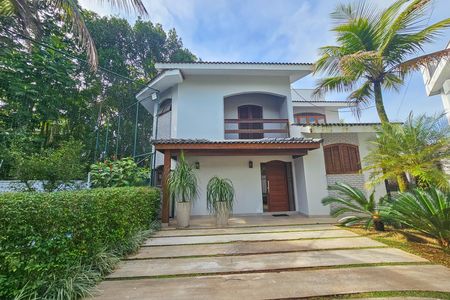 Casa de condomínio para alugar com 450m², 4 quartos e 2 vagas