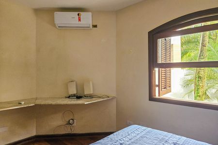 Casa de condomínio para alugar com 450m², 4 quartos e 2 vagas