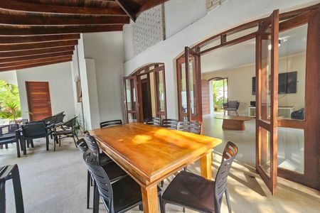 Casa de condomínio para alugar com 450m², 4 quartos e 2 vagas