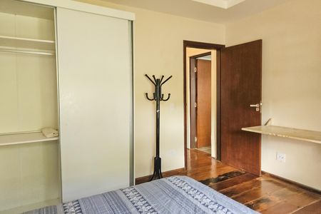 Casa de condomínio para alugar com 450m², 4 quartos e 2 vagas