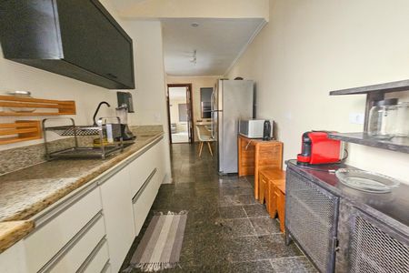 Casa de condomínio para alugar com 450m², 4 quartos e 2 vagas