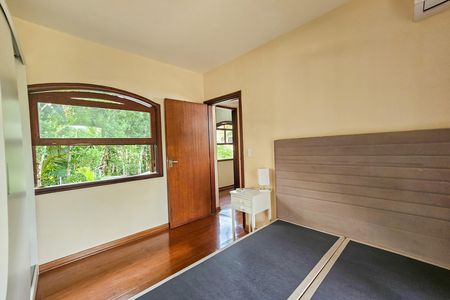 Casa de condomínio para alugar com 450m², 4 quartos e 2 vagas