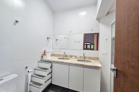 Casa de condomínio para alugar com 450m², 4 quartos e 2 vagas