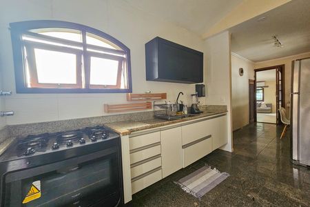 Casa de condomínio para alugar com 450m², 4 quartos e 2 vagas